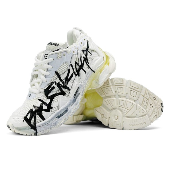 Унисекс кроссовки Balenciaga Runner Sneaker "Graffiti — White Black"